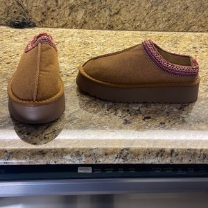 Tasman Ugg dup size 7 brand new too big on me